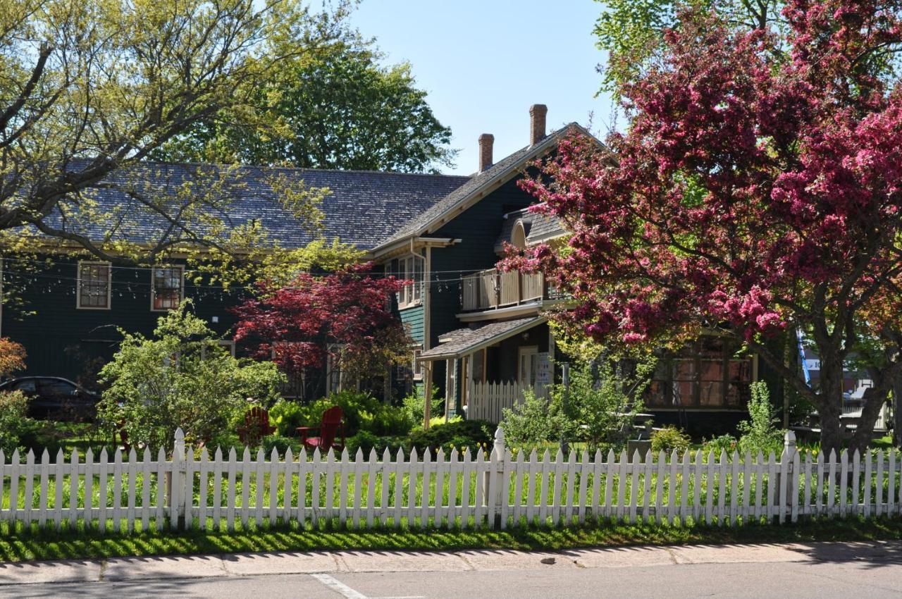 Holman'S Heritage Suites Summerside Exterior photo